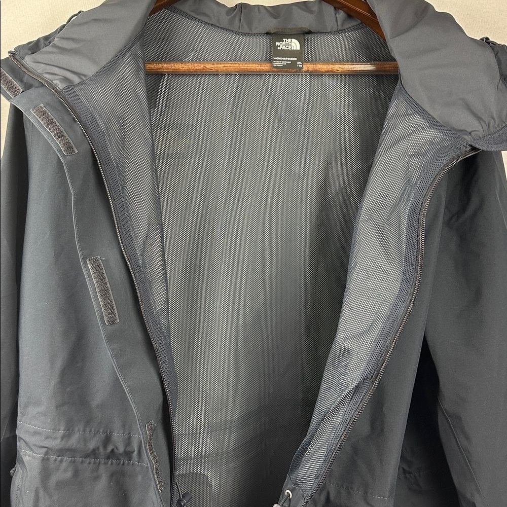 Women’s The North Face XXL Navy Blue Raincoat - Picture 8 of 9